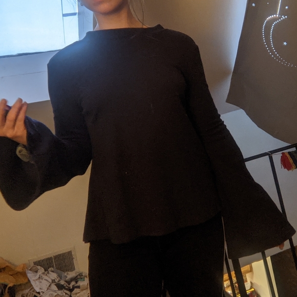 Backless Bell Sleeve Tie-Back Long Sleeve Tee, m - Picture 8 of 8